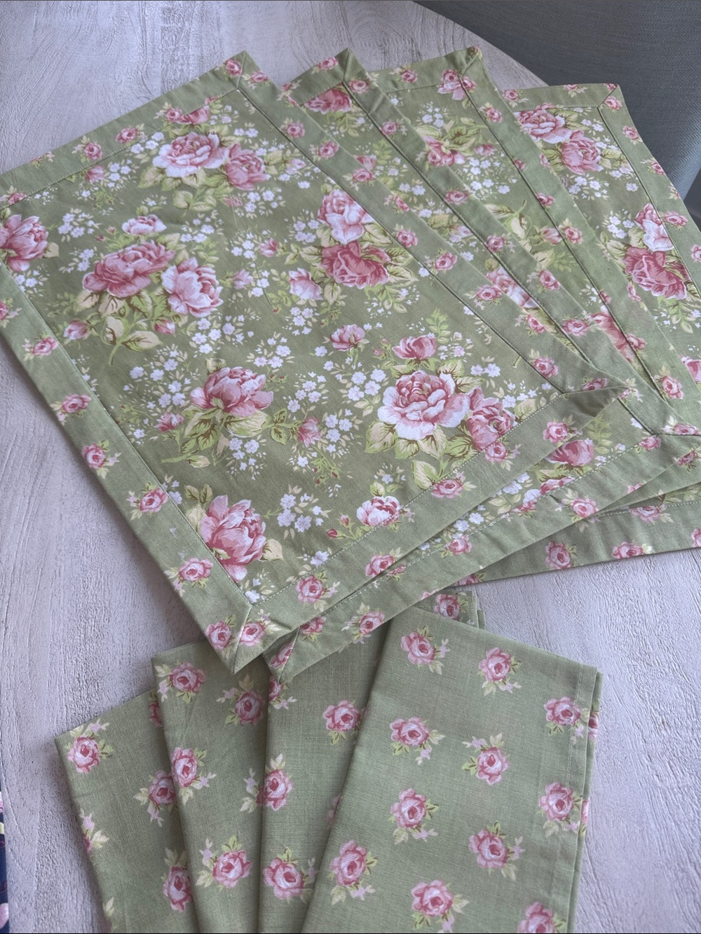 NWOT set of 4 Laura Ashley placemats & napkins